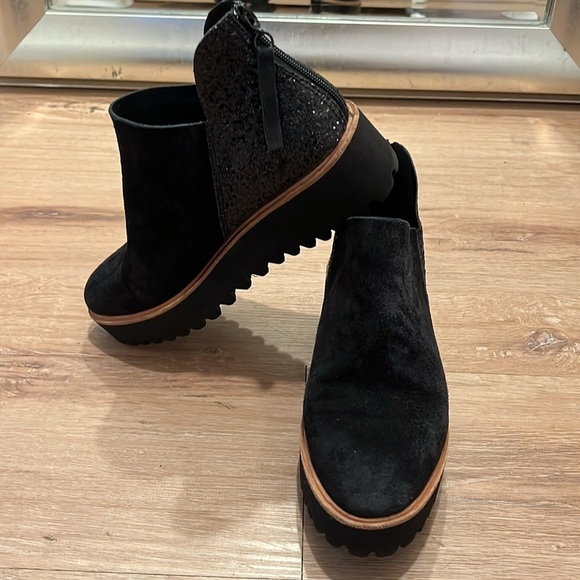 ALL BLACK Flatform Tread Glitter Shootie Women's Boot Size -  39/8.5 - Picture 2 of 10